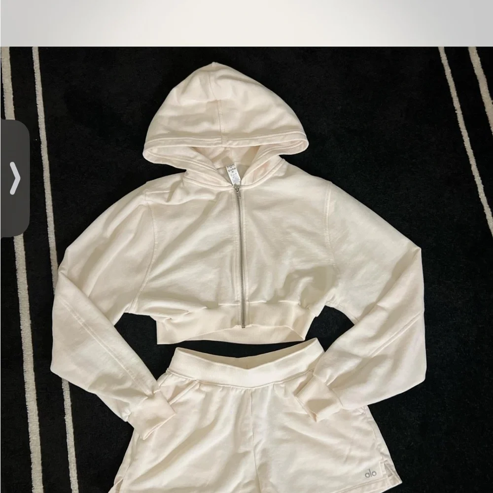 ALO Yoga Cream Zip-Up Hoodie and short set - Picture 2 of 6